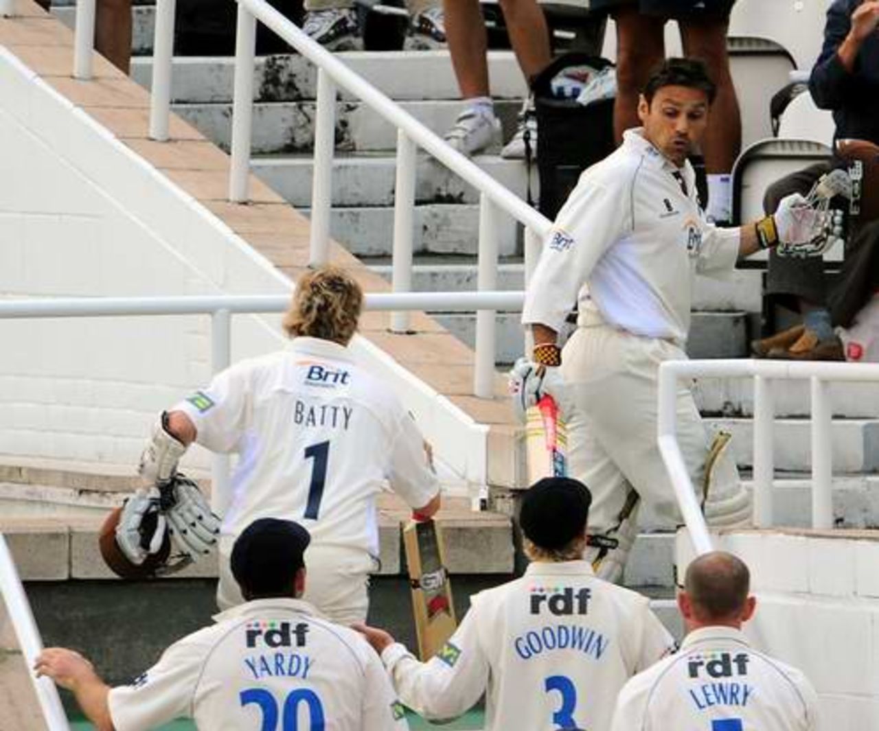 Mark Ramprakash has words with Murray Goodwin as they leave the field, Surrey v Sussex, The Oval