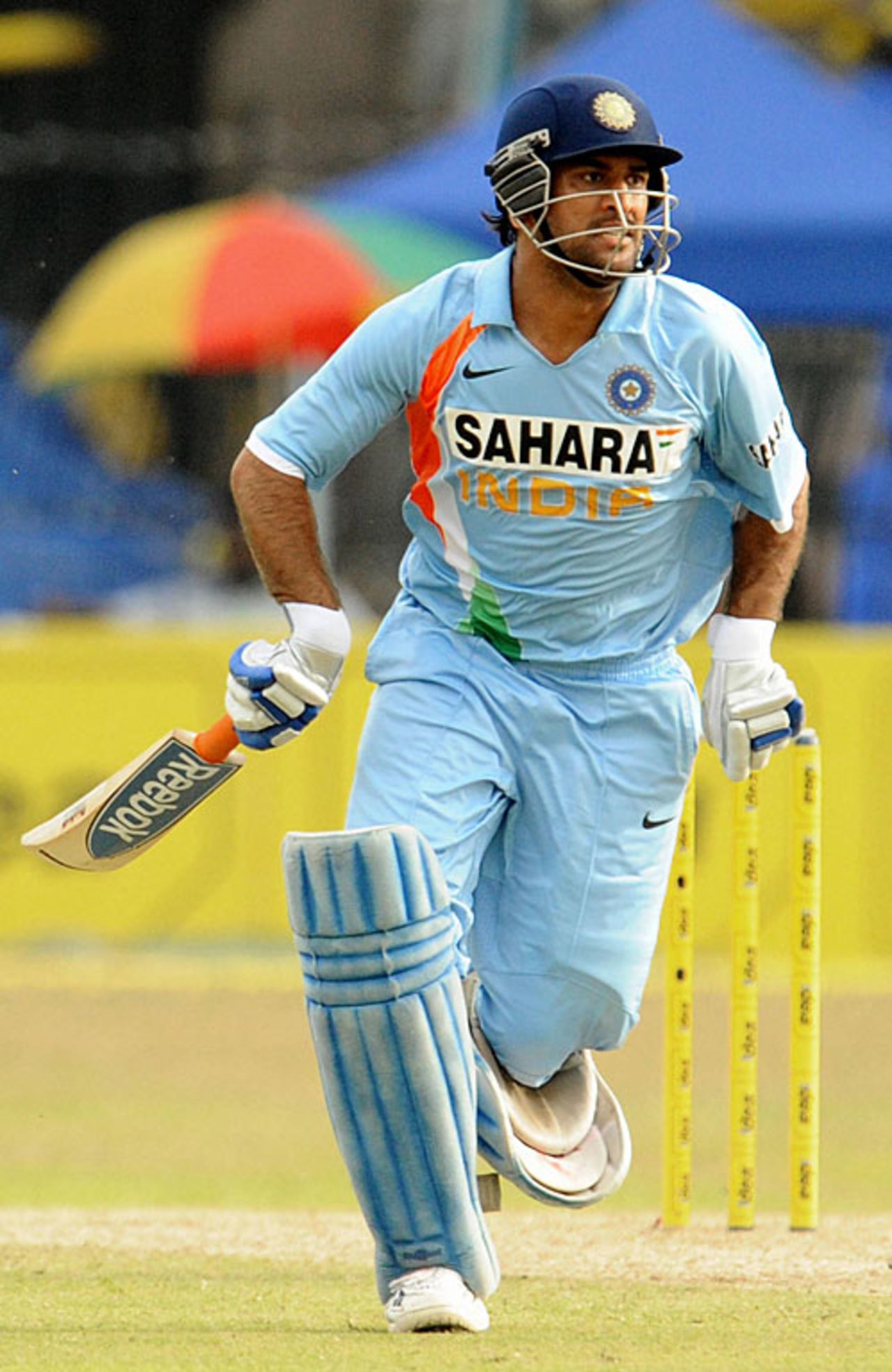 Mahendra Singh Dhoni sets off for a run, Sri Lanka v India, 4th ODI, Colombo, August 27, 2008