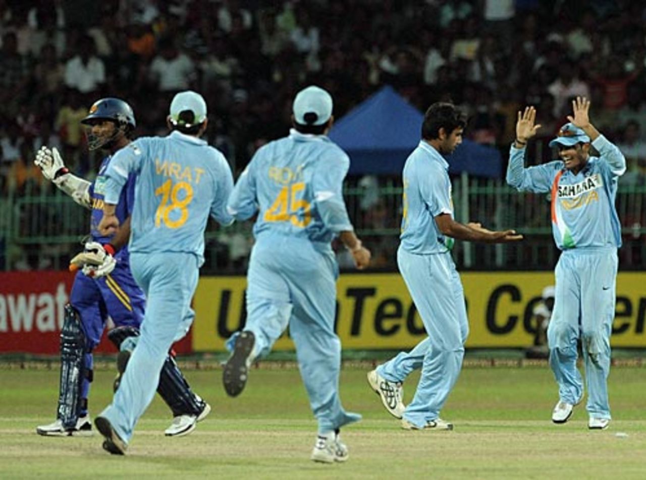 Munaf Patel celebrates with team-mates after dismissing Kumar Sangakkara, Sri Lanka v India, 4th ODI, Colombo, August 27, 2008