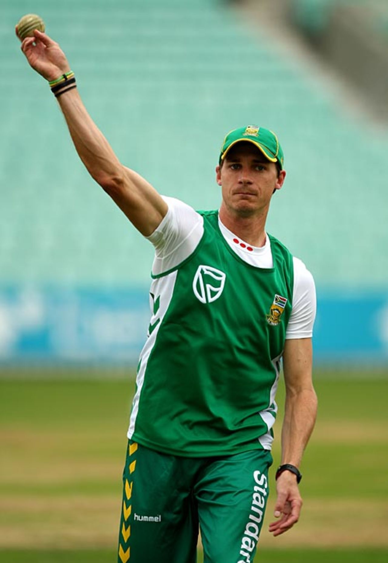 Dale Steyn loosens up, The Oval, August 28, 2008