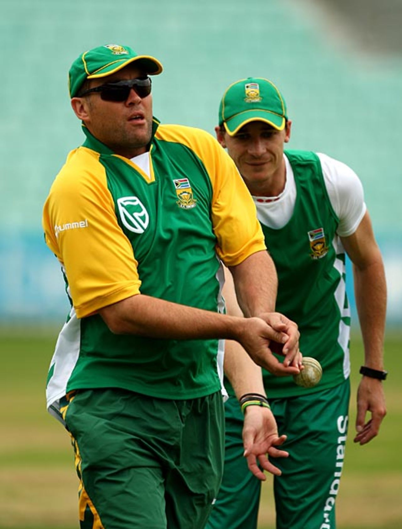 Jacques Kallis misses a catch during practice as Dale Steyn looks on, The Oval, August 28, 2008