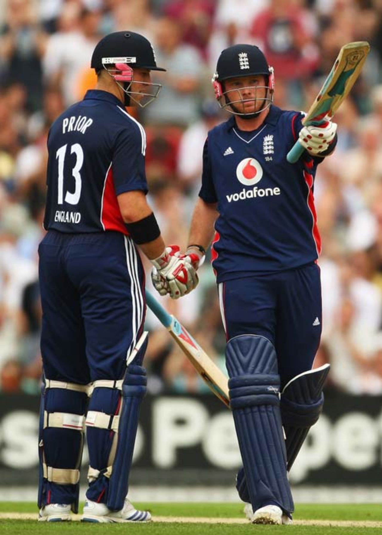 Ian Bell acknowledges applause for his fifty, England v South Africa, 3rd ODI, The Oval, August 29, 2008