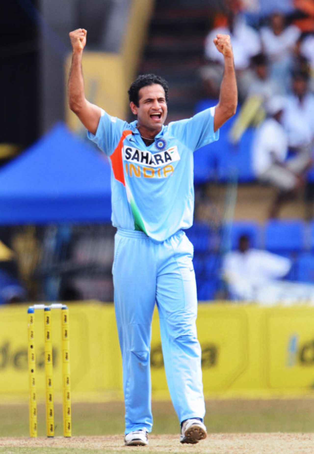 Irfan Pathan takes his second wicket in two balls, Sri Lanka v India, 5th ODI, Colombo, August 29, 2008 
