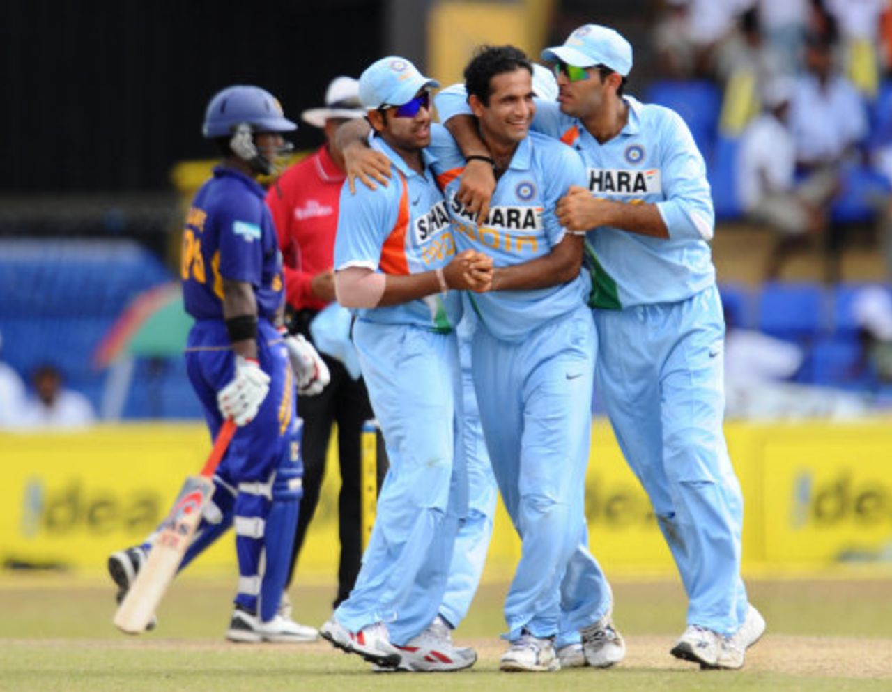Irfan Pathan celebrates while Mahela Udawatte walks away, Sri Lanka v India, 5th ODI, Colombo, August 29, 2008 
