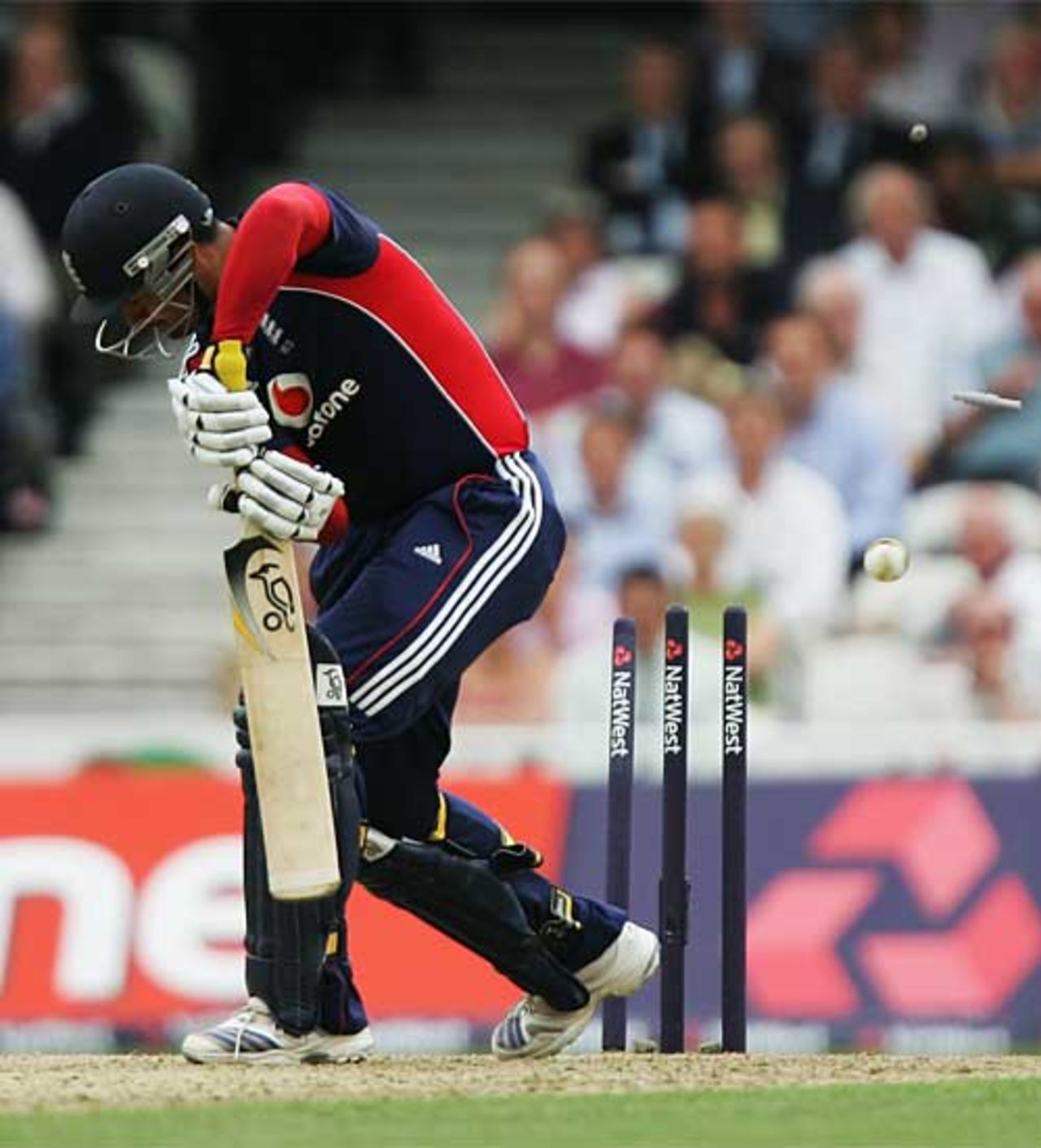 Owais Shah is bowled by Jacques Kallis as South Africa fight back, England v South Africa, 3rd ODI, The Oval, August 29, 2008