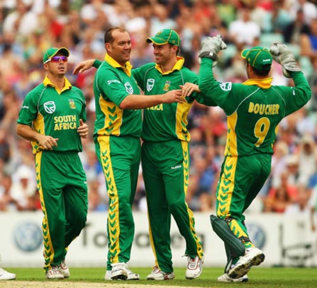 Jacques Kallis is mobbed after bowling Owais Shah, England v South Africa, 3rd ODI, The Oval, August 29, 2008