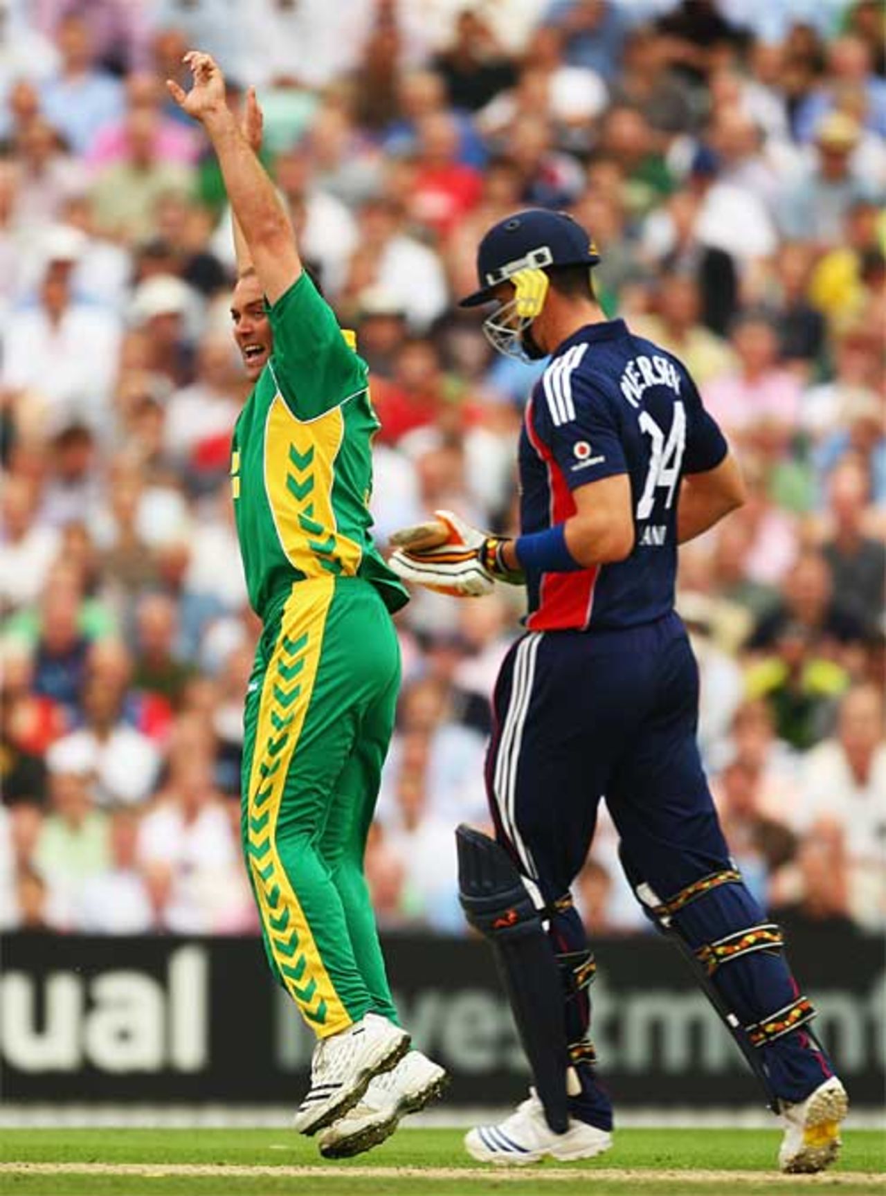 Jacques Kallis removes Kevin Pietersen as England totter, England v South Africa, 3rd ODI, The Oval, August 29, 2008