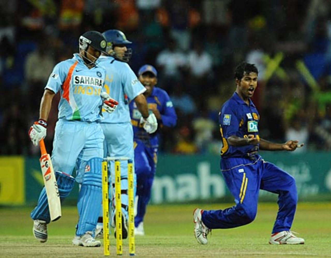 Nuwan Kulasekara is pumped up after sending back Suresh Raina, Sri Lanka v India, 5th ODI, Colombo, August 29, 2008 
