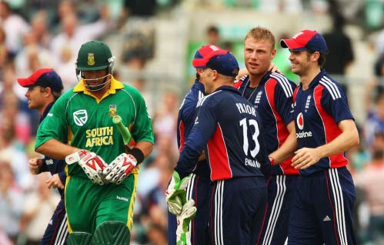 Andrew Flintoff says cheerio to Jacques Kallis, England v South Africa, 3rd ODI, The Oval, August 29, 2008