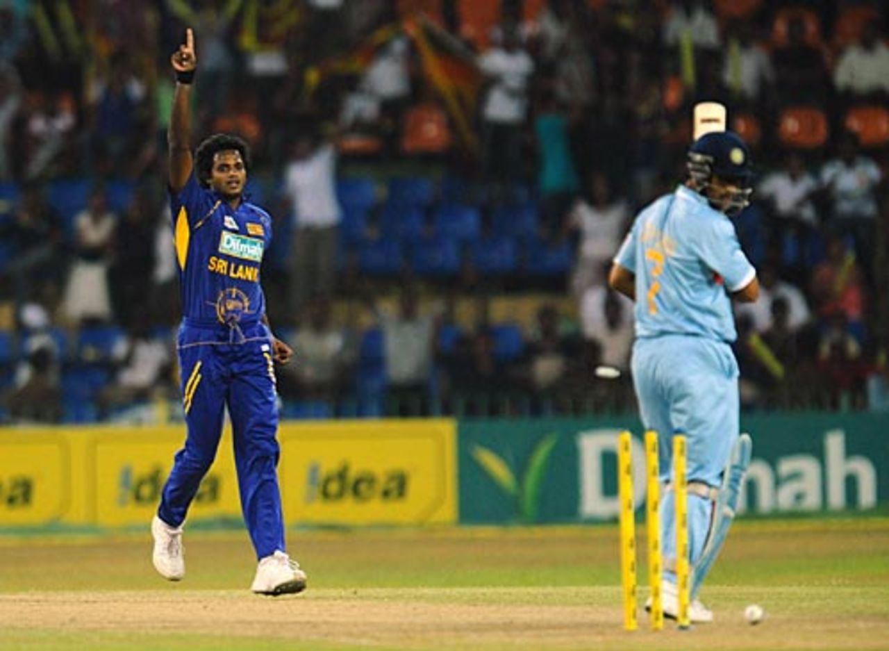 Dilhara Fernando castles Mahendra Singh Dhoni, Sri Lanka v India, 5th ODI, Colombo, August 29, 2008 
