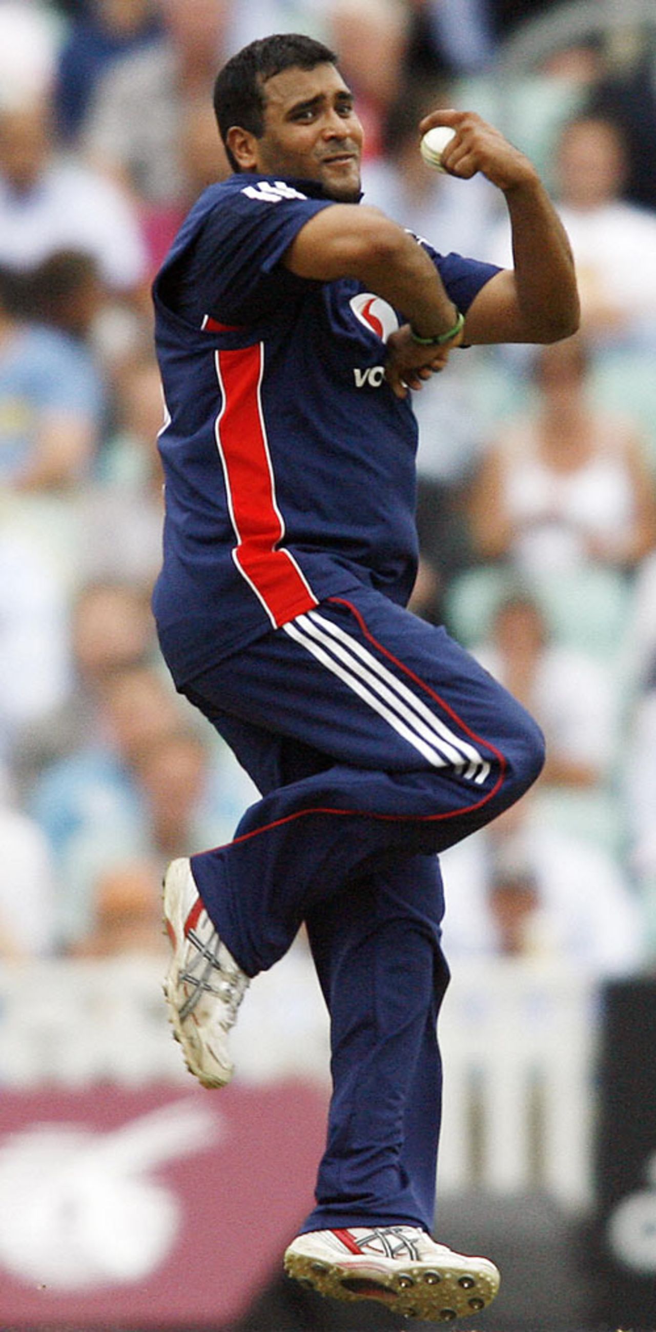 Samit Patel in his delivery stride, England v South Africa, 3rd ODI, The Oval, August 29, 2008