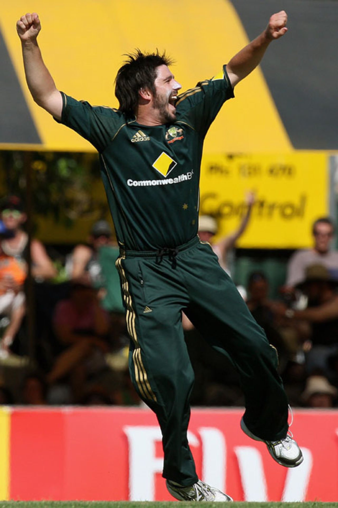 It was a memorable debut for Brett Geeves, who took 2 for 11 as Australia eased past Bangladesh, Australia v Bangladesh, 1st ODI, Darwin, August 30, 2008