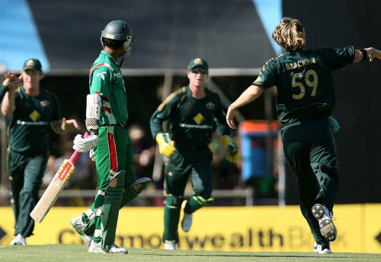 Nathan Bracken removed Tamim Iqbal with the first ball of the day, Australia v Bangladesh, 2nd ODI, Darwin, September 3