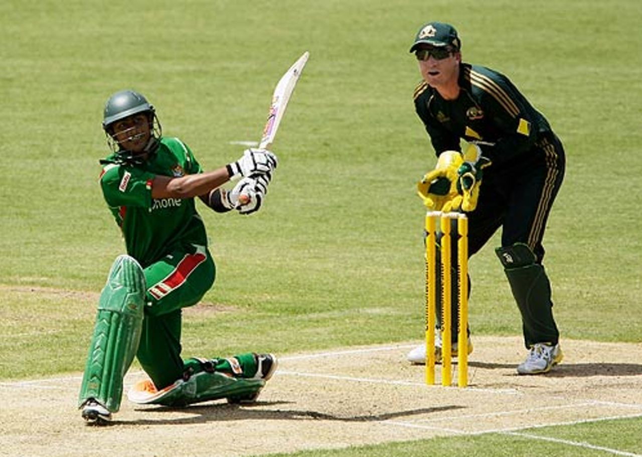 Dhiman Ghosh sweeps over the top, Australia v Bangladesh, 2nd ODI, Darwin, September 3, 2008