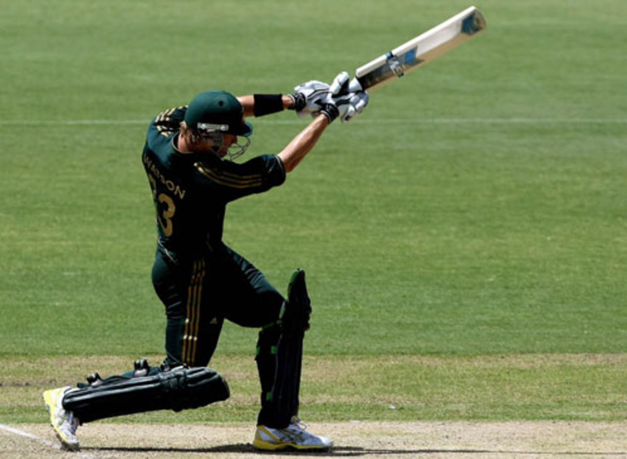 Shane Watson gets in the swing of things, Australia v Bangladesh, 2nd ODI, Darwin, September 3