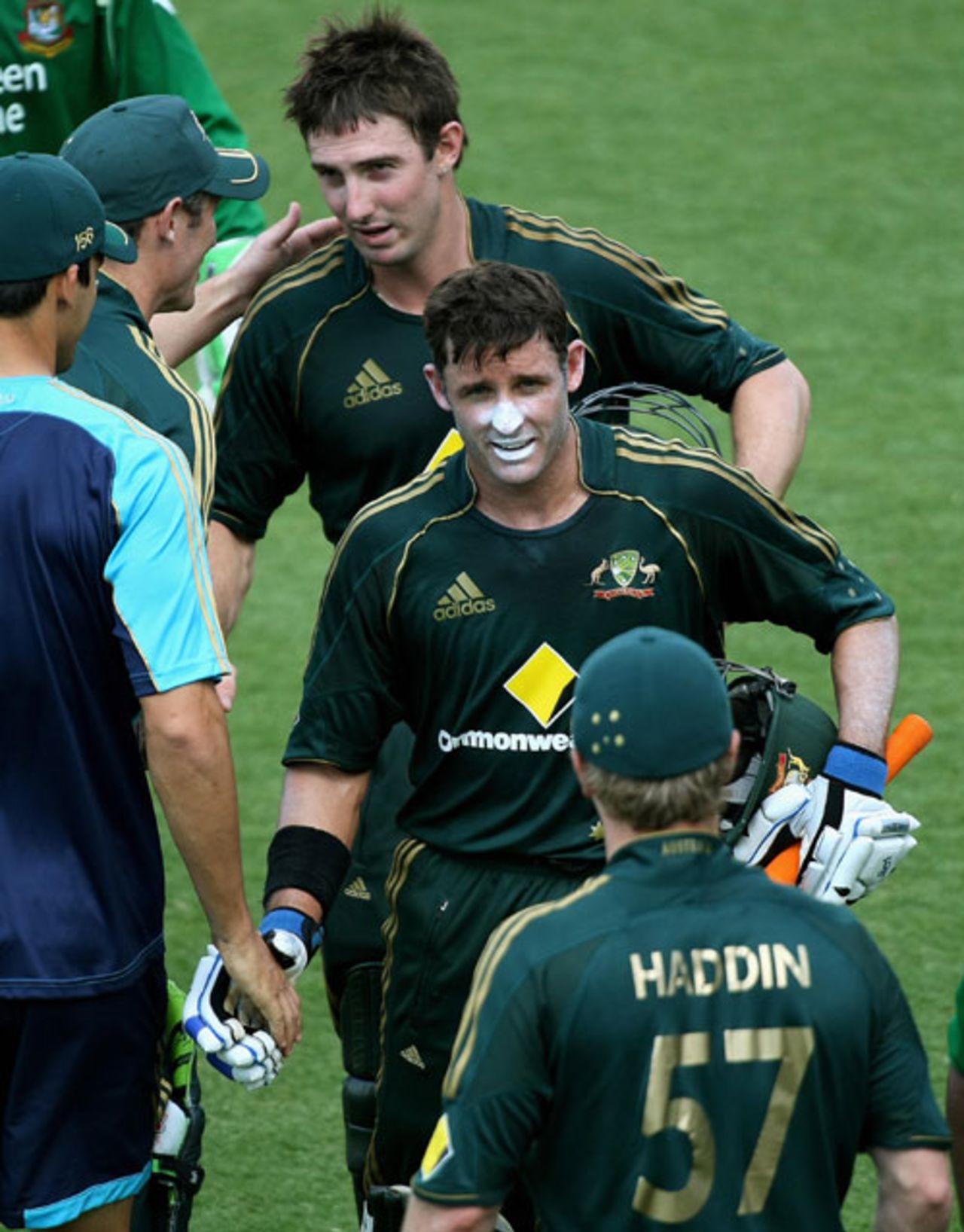 Michael Hussey and Shaun Marsh secured the eight-wicket victory, Australia v Bangladesh, 2nd ODI, Darwin, September 3