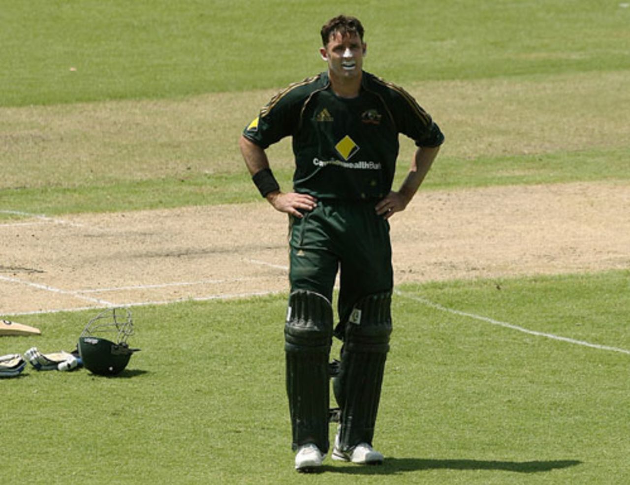 Michael Hussey feels the heat on the way to 57 not out, Australia v Bangladesh, 3rd ODI, Darwin, September 6, 2008