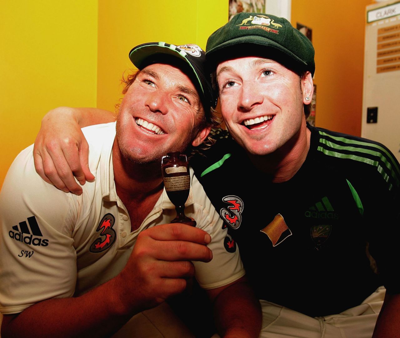 Michael Clarke and Shane Warne pose with the replica of the Ashes trophy, Australia v England, 3rd Test, Perth, December 18, 2006