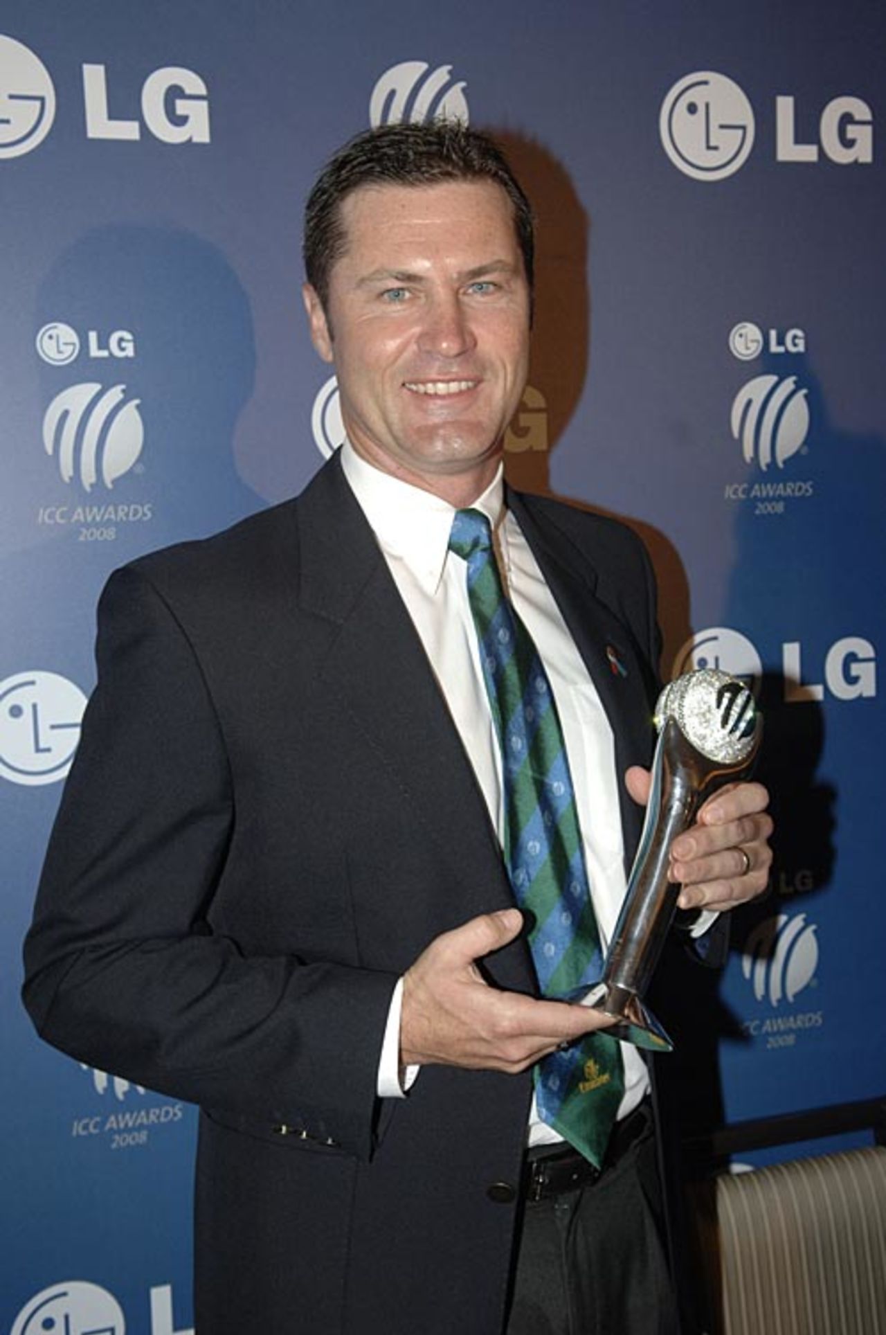 Simon Taufel picks up the Umpire of the Year award for the fifth successive year, ICC Awards, Dubai, September 10, 2008