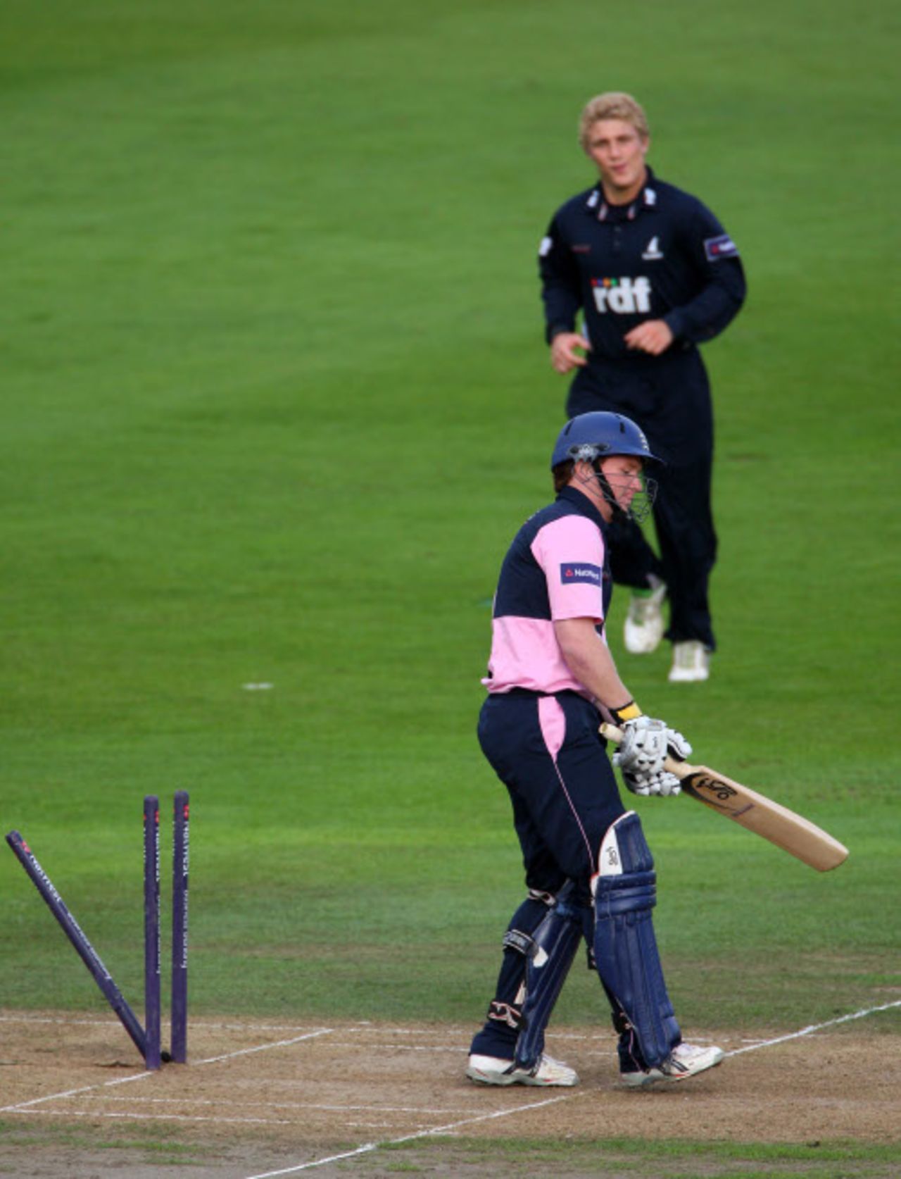 Eoin Morgan's furniture is rearranged by Luke Wright, Pro40, Hove, September 11, 2008