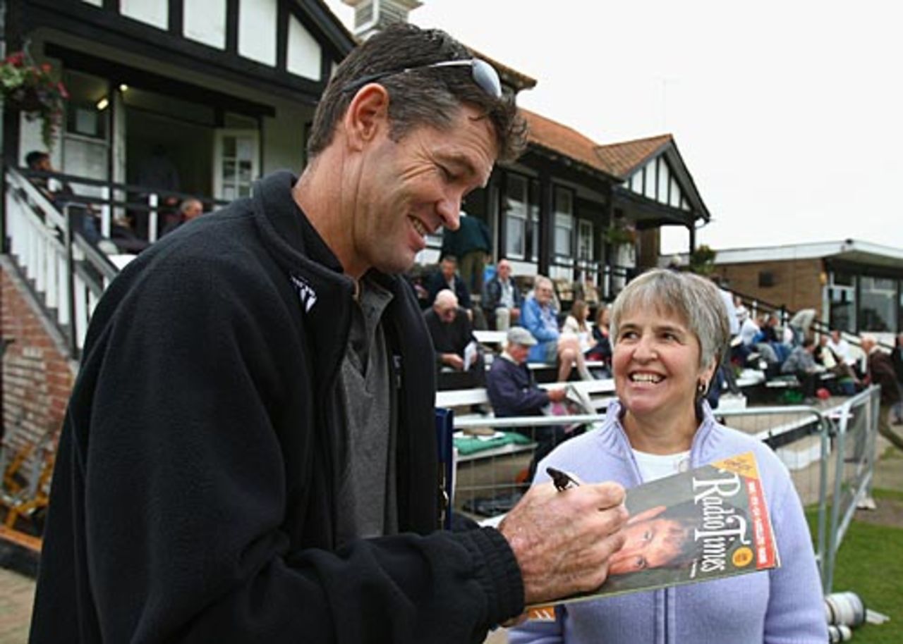Graeme Hick signs an autograph, Worcestershire v Middlesex, Kidderminister,  County Championship, September 17, 2008