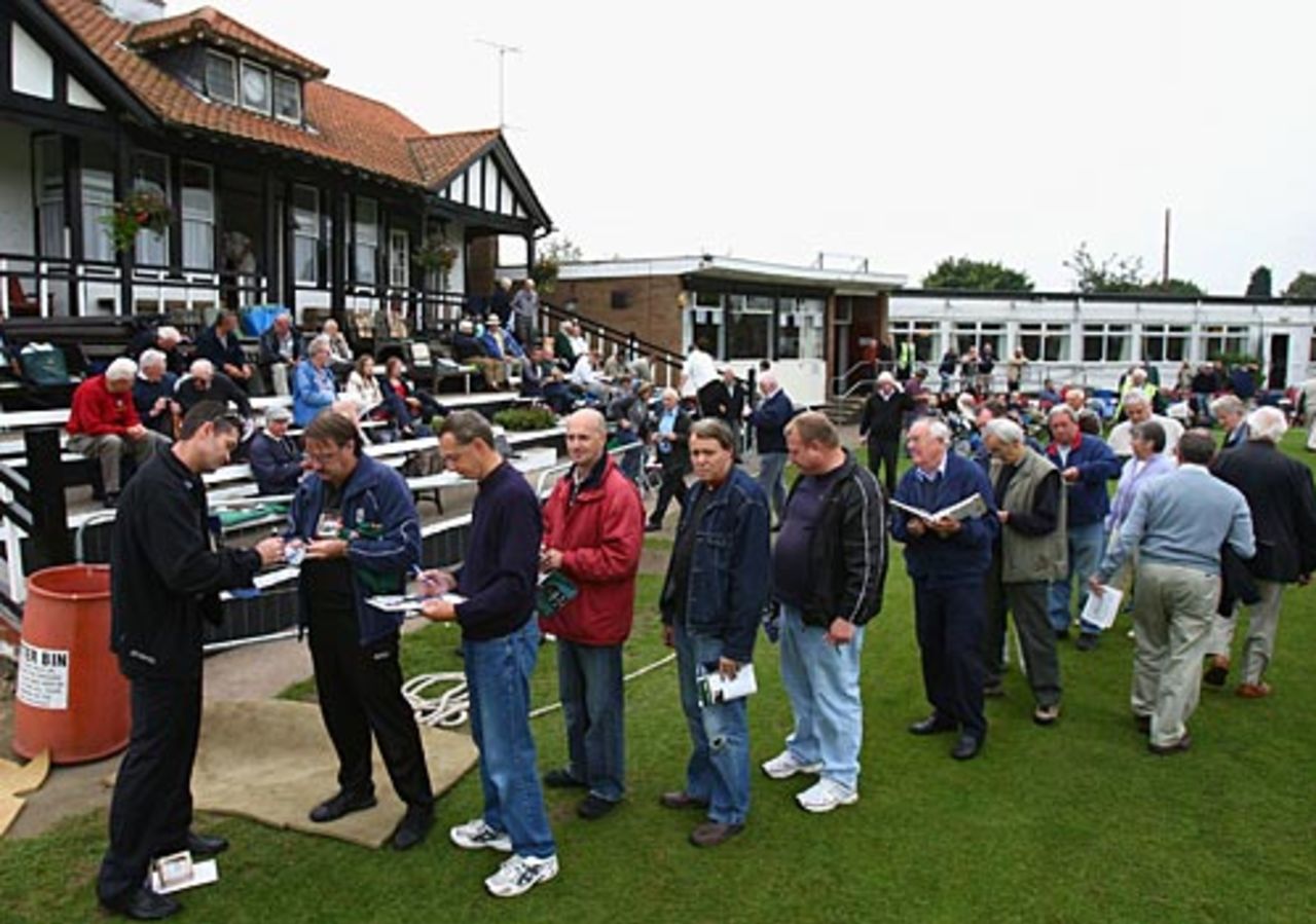 Fans line up to get autographs from Graeme Hick, Worcestershire v Middlesex, Kidderminister,  County Championship, September 17, 2008