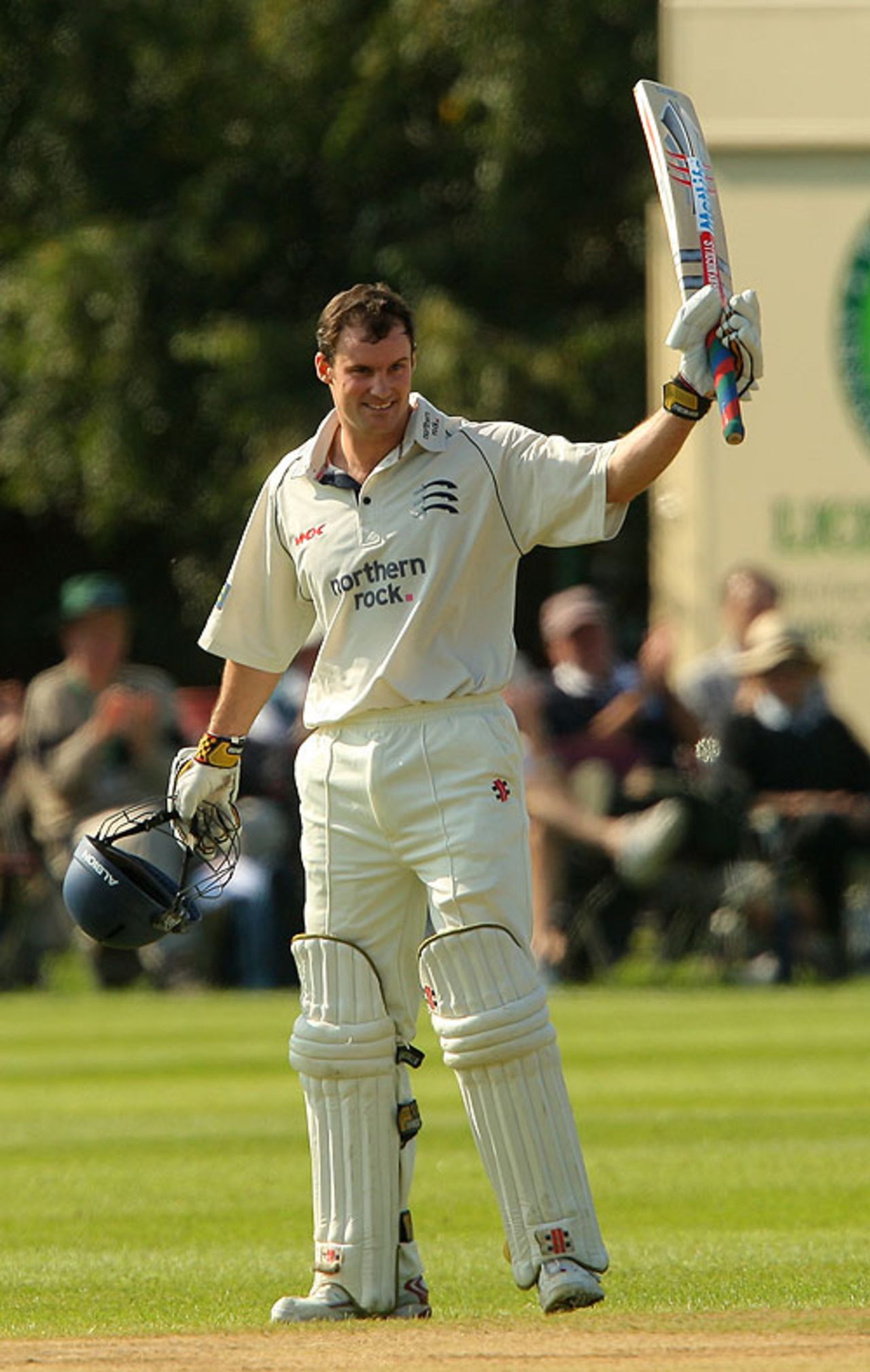 Andrew Strauss celebrates his hundred, Worcestershire v Middlesex, Kidderminister,  County Championship, September 18, 2008