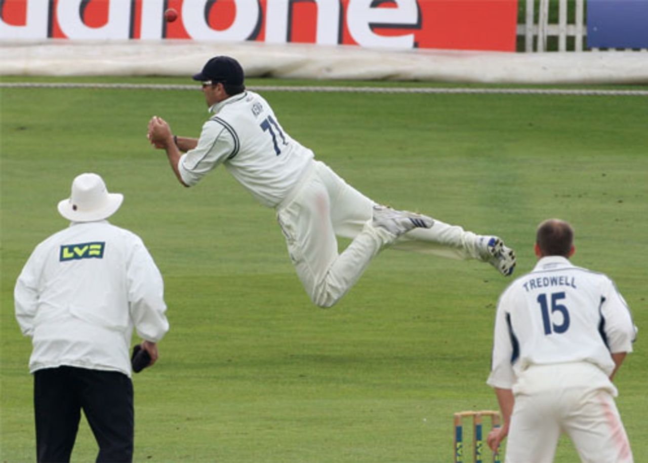 In and out: Justin Kemp spills a catch off Michael Di Venuto, Kent v Durham, Canterbury, September 25, 2008