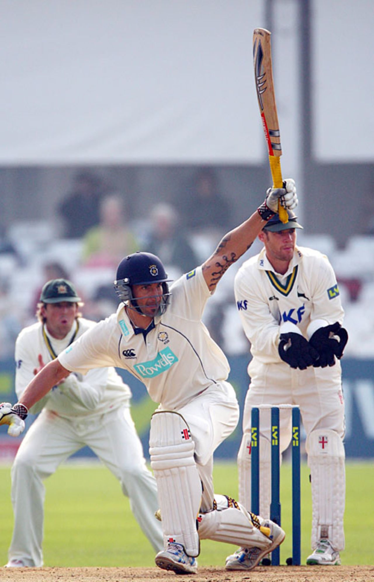 Nic Pothas improvises on his way to 125*, Nottinghamshire v Hampshire, County Championship, September 25, 2008