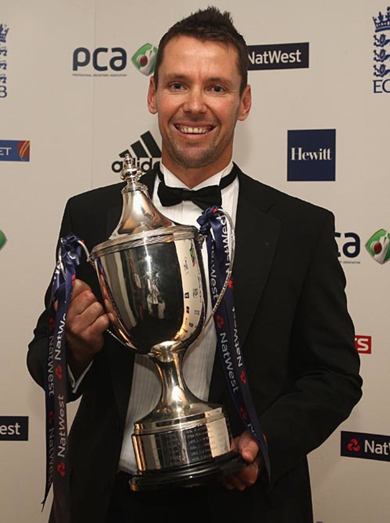 Kent's Martin van Jaarsveld with his Player-of-the-Year trophy, Professional Cricketers' Association awards, London, September 29, 2008