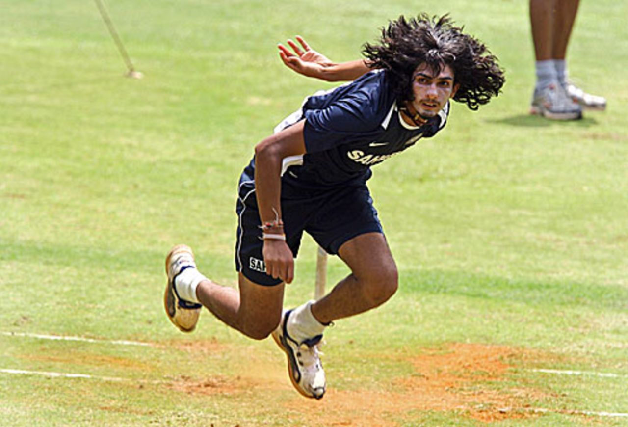 Ishant Sharma fires it in, Bangalore, September 30, 2008