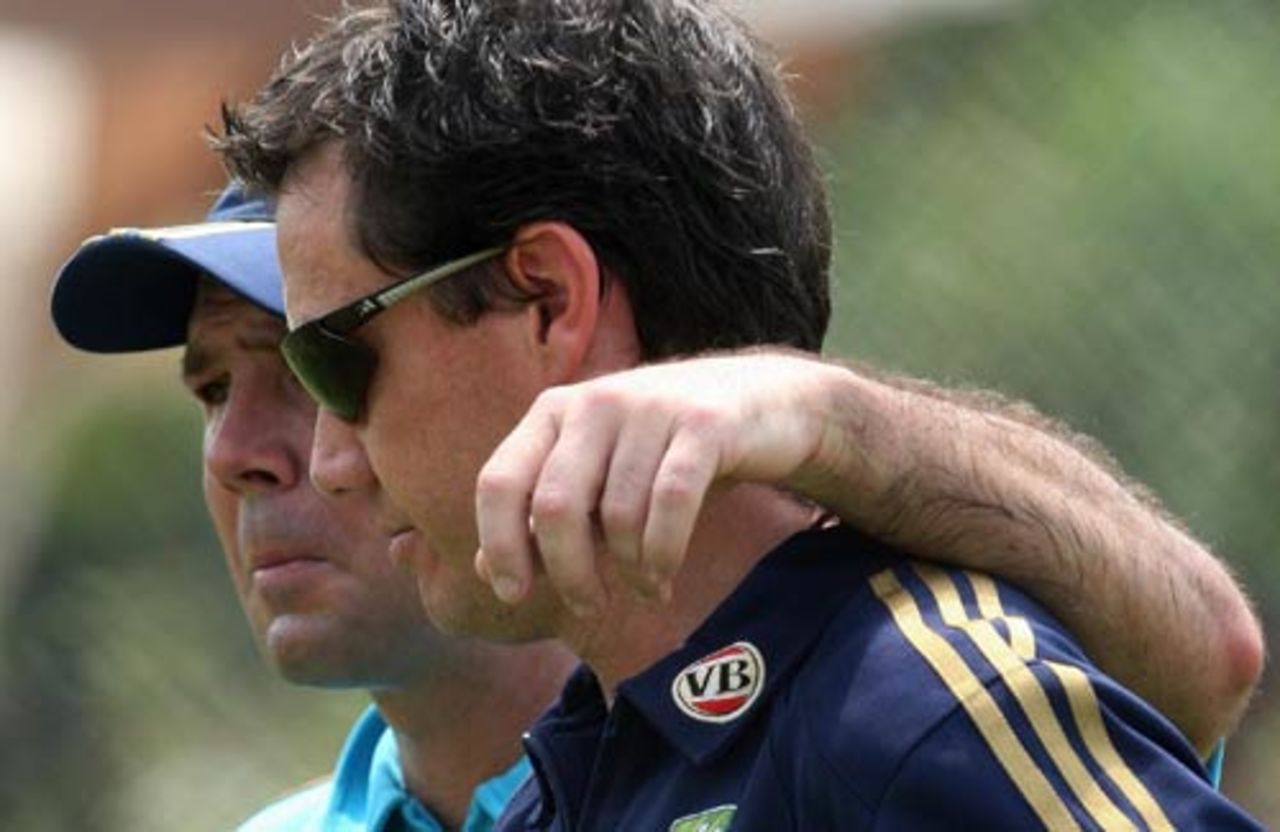 Ricky Ponting chats to the injured Bryce McGain at training, Hyderabad, October 1,  2008