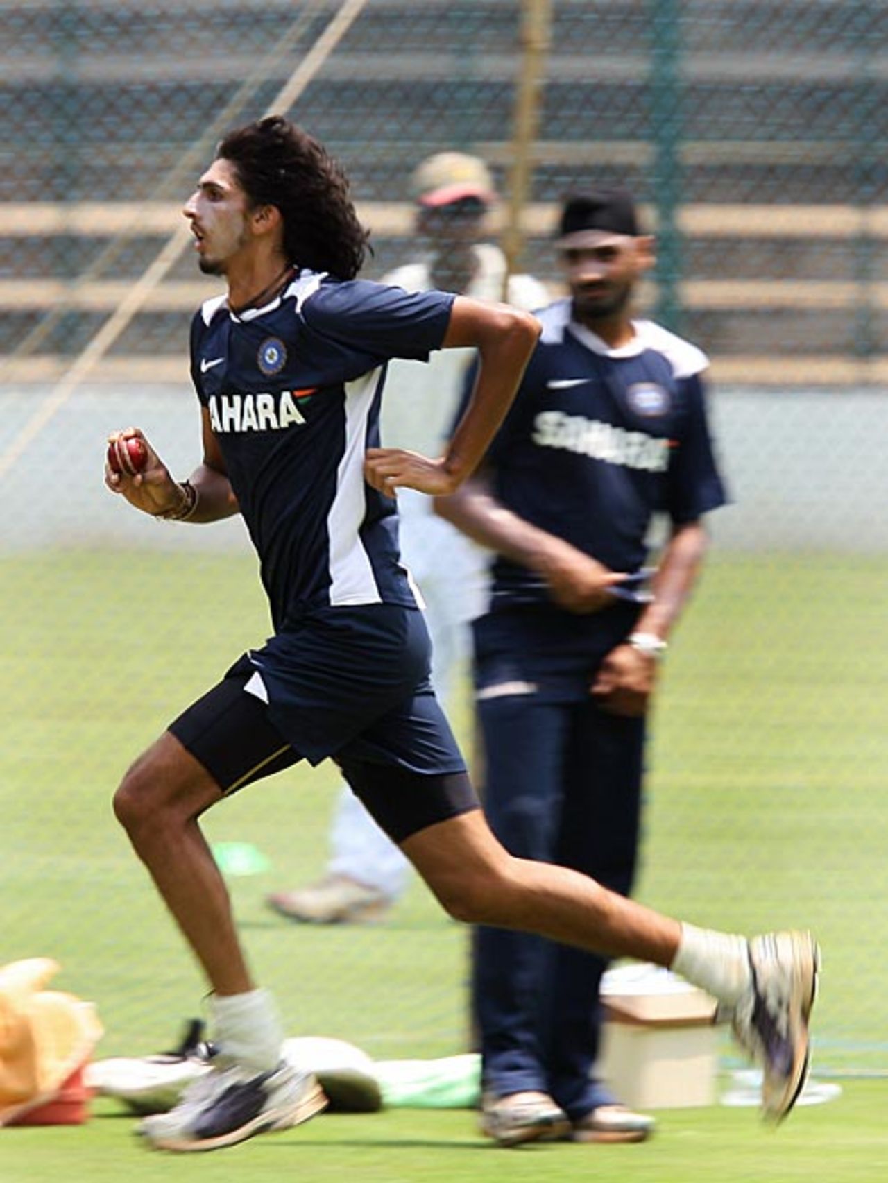 Ishant Sharma steams in during the nets session, Bangalore, October 1, 2008