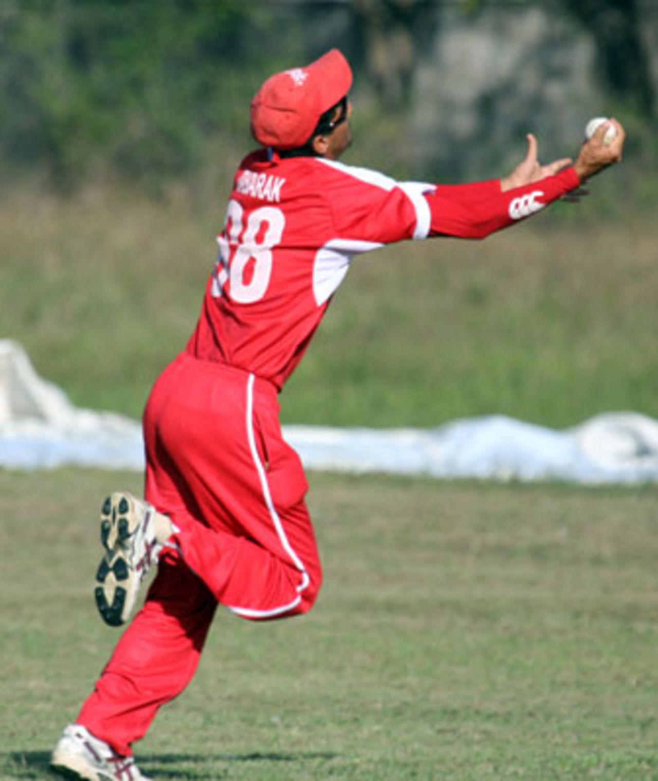 Tabarak Dar takes a brilliant one-handed catch against Italy. ICC WCL Division 4, Tanzania, 04.10.2008