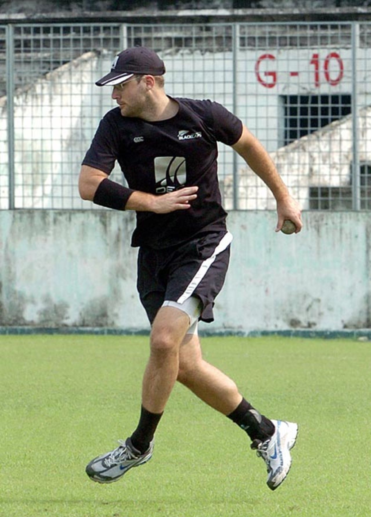 Daniel Vettori limbers up during practice, Dhaka, October 5, 2008