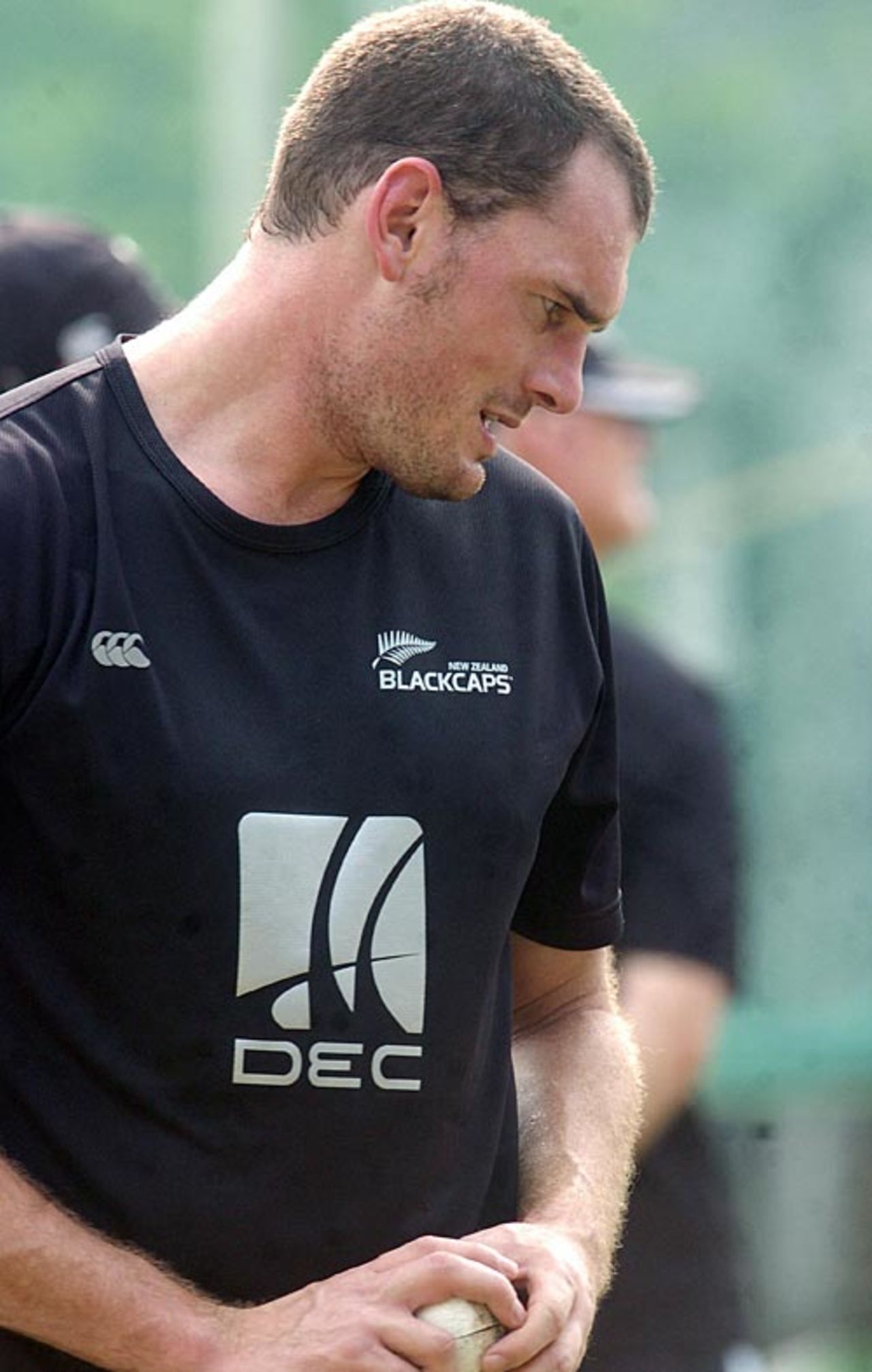 Kyle Mills measures his run-up during the nets session, Dhaka, October 5, 2008