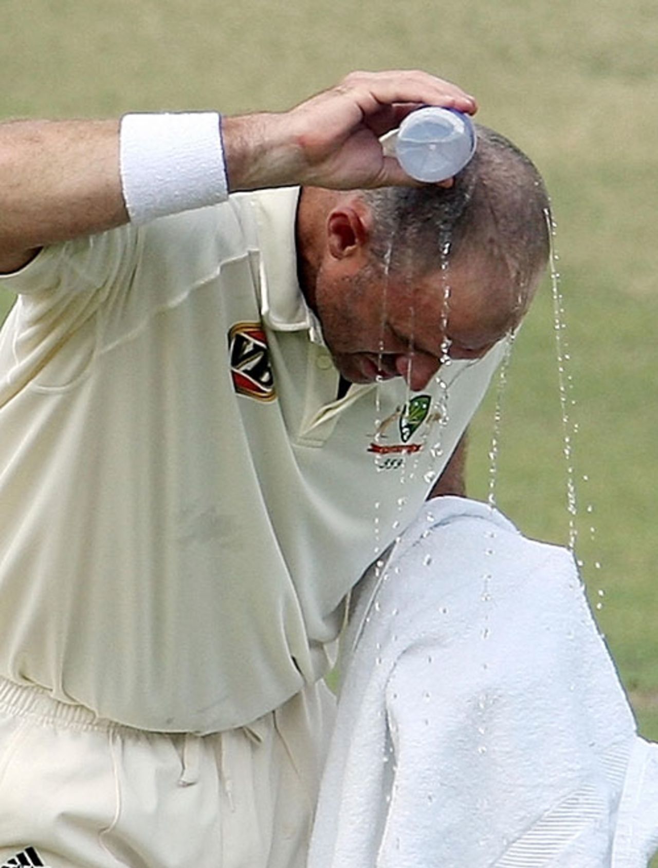Matthew Hayden cools off, Board President's XI v Australians, Hyderabad, 4th day, October 5, 2008
