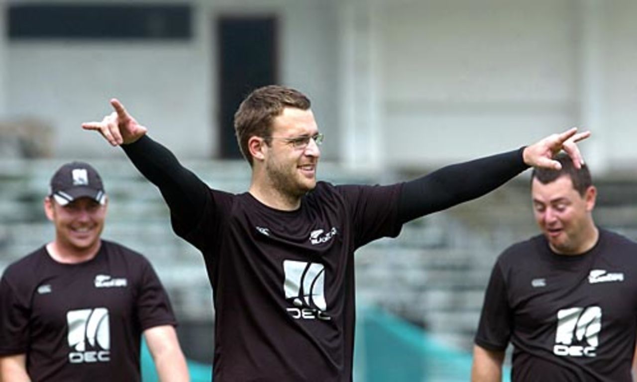 Daniel Vettori lightens up during practice, Dhaka, October 6, 2008