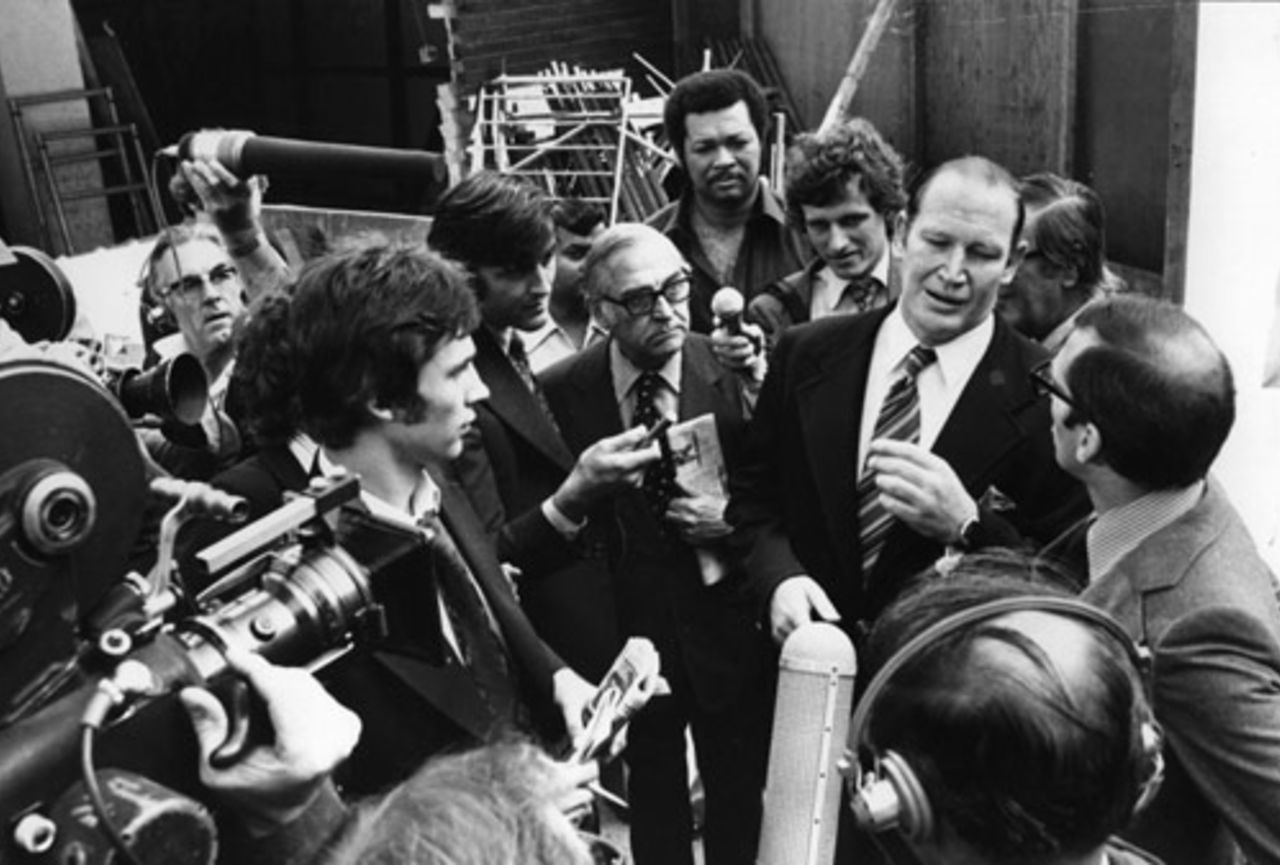 Kerry Packer faces the media, 1978