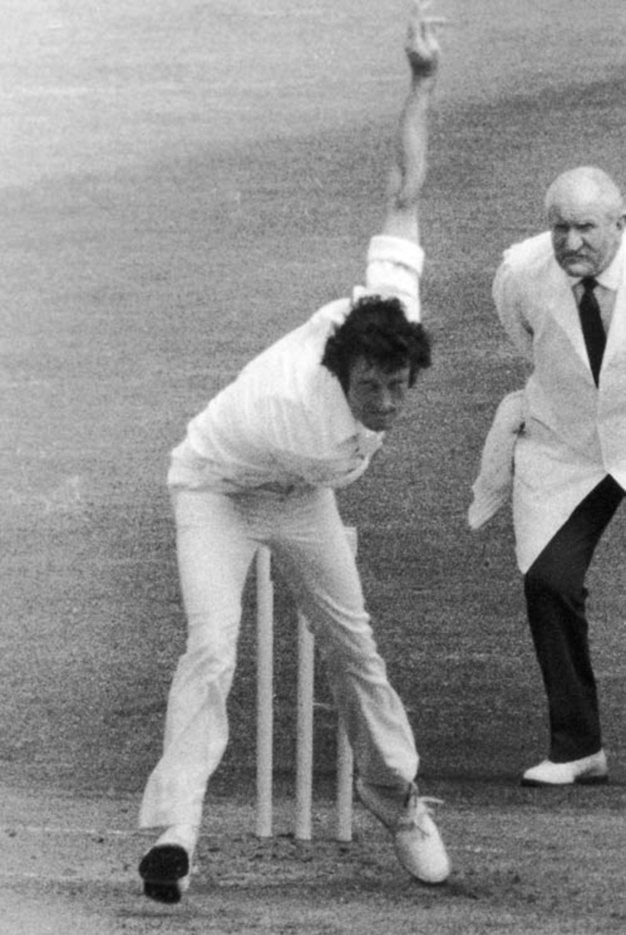 John Snow in his delivery stride, England v Australia, 2nd Test, Lord's, August 1, 1975
