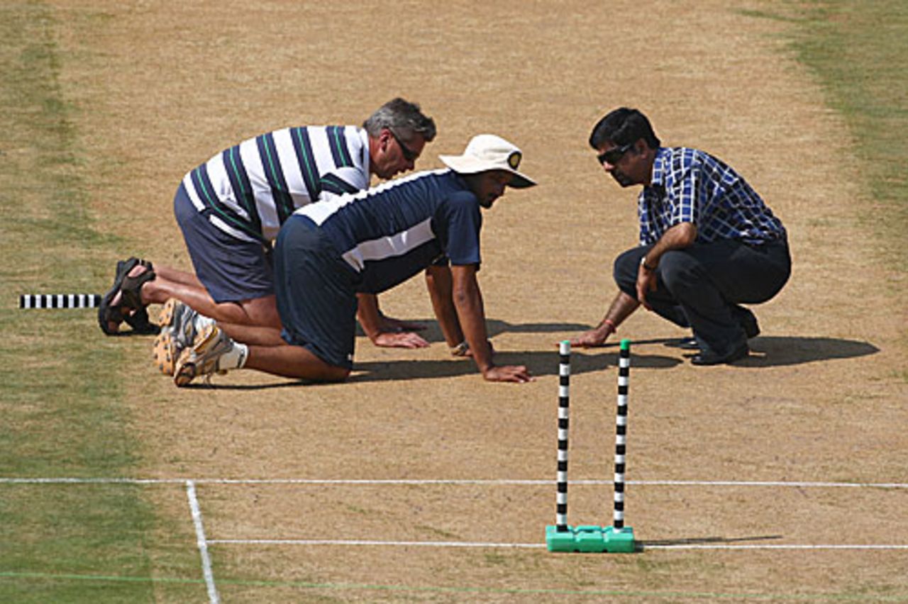 Harbhajan Singh and Kris Srikkanth take a look at the pitch, Bangalore, October 7, 2008