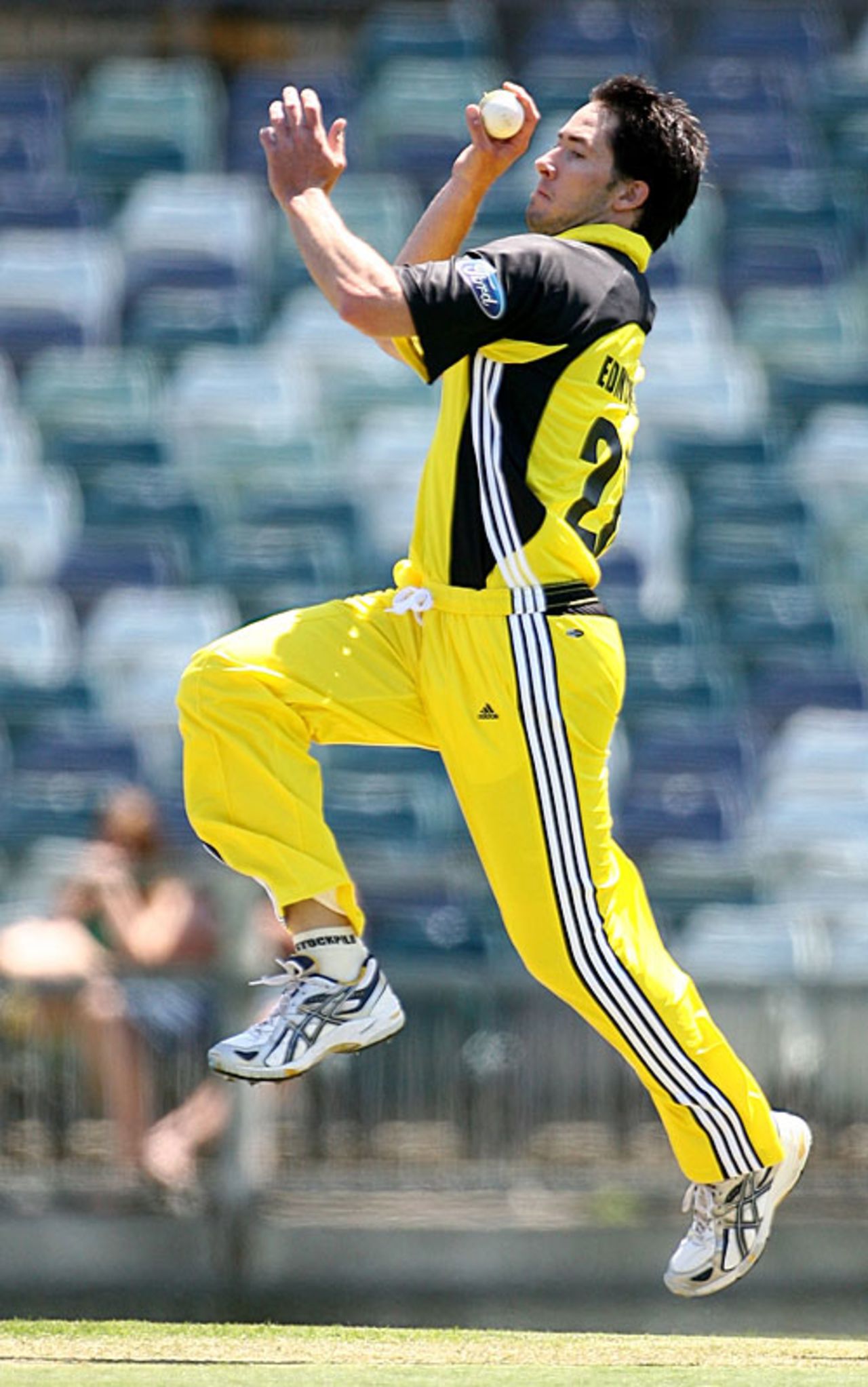 Ben Edmondson bowls against New South Wales, Western Australia v New South Wales, FR Cup, Perth, October 8, 2008