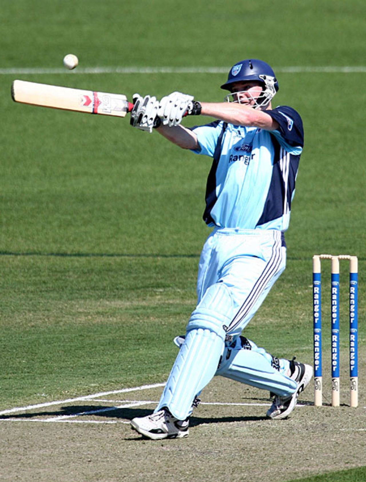Grant Lambert pulls during his unbeaten 48, Western Australia v New South Wales, FR Cup, Perth, October 8, 2008