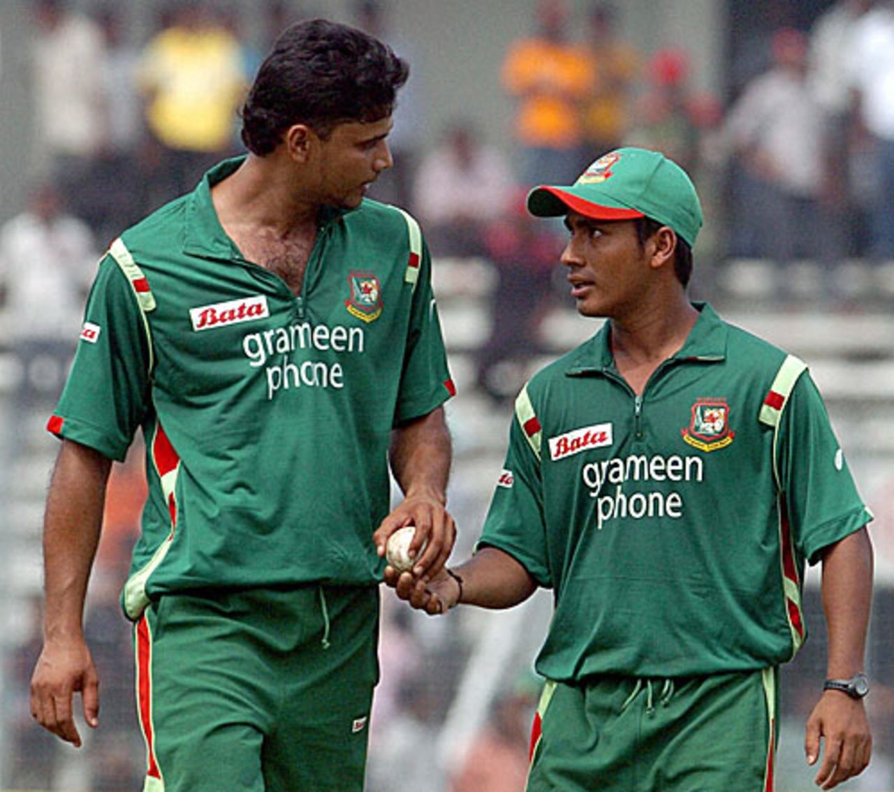 Mohammad Ashraful has some advice for Mashrafe Mortaza, Bangladesh v New Zealand, 1st ODI, Mirpur, October 9, 2008