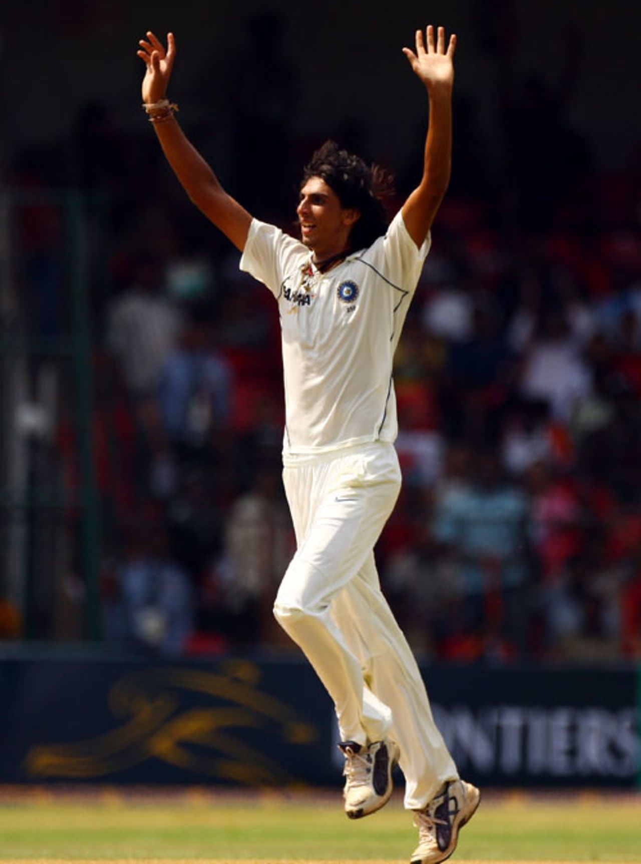 Ishant Sharma is thrilled after getting rid of Simon Katich, India v Australia, 1st Test, Bangalore, 1st day, October 9, 2008