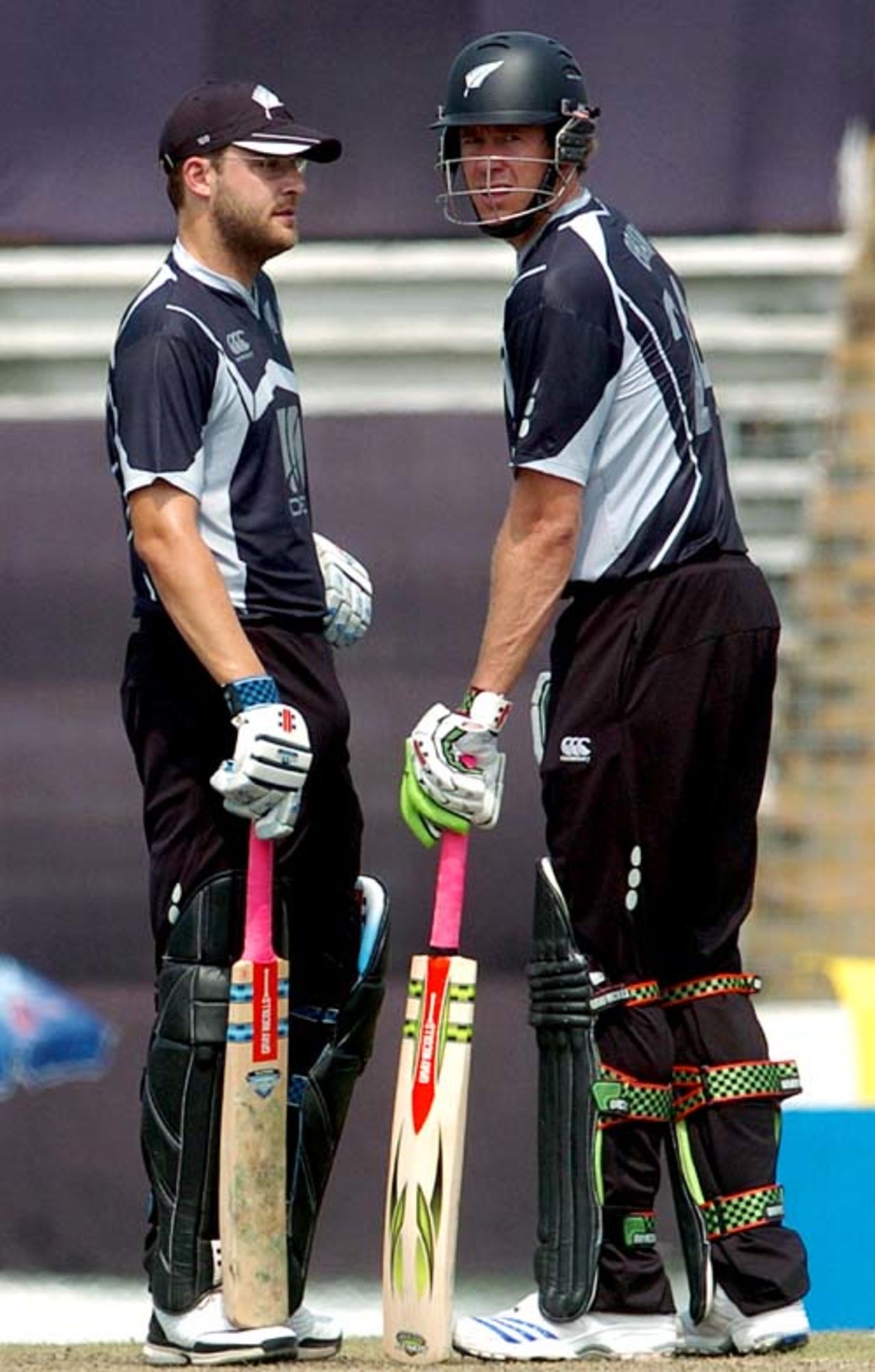 Daniel Vettori and Jacob Oram revived New Zealand's innings with a 70-run seventh-wicket stand, Bangladesh v New Zealand, 1st ODI, Mirpur, October 9, 2008