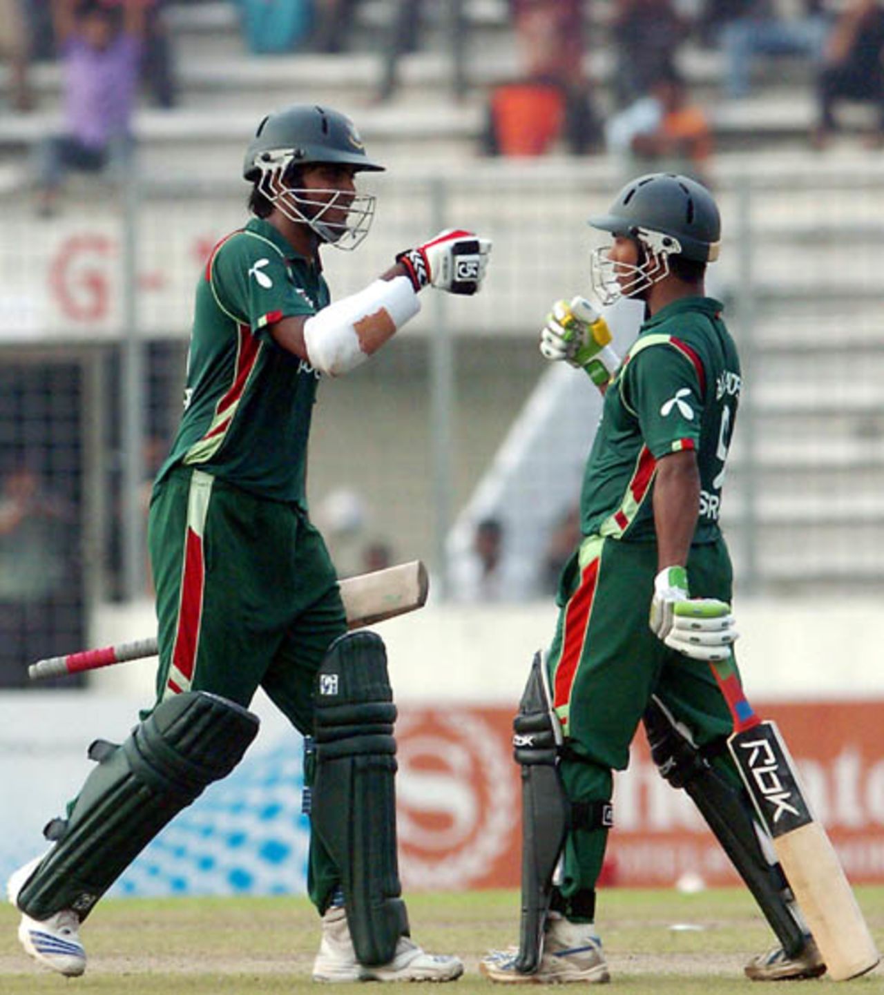 Junaid Siddique and Mohammad Ashraful put on a century stand, Bangladesh v New Zealand, 1st ODI, Mirpur, October 9, 2008