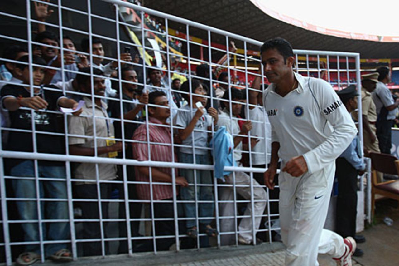 Anil Kumble walks back to the pavilion after his final Test in his hometown Bangalore, India v Australia, 1st Test, Bangalore, 5th day, October 13, 2008