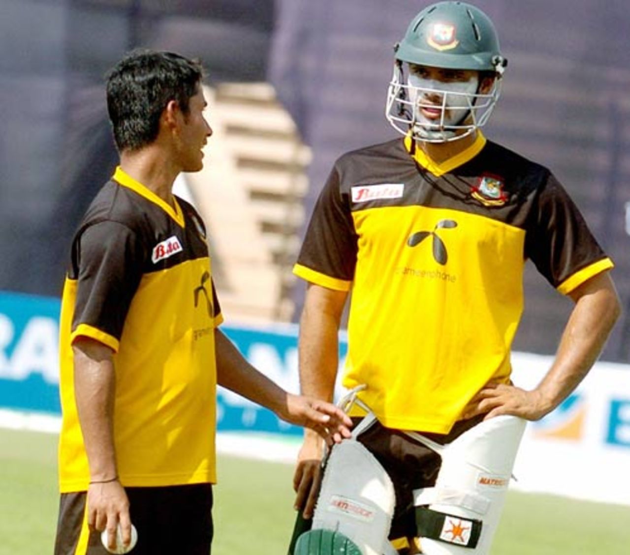 Mohammad Ashraful and Mashrafe Mortaza have a chat during a practice session ahead of the third ODI against New Zealand, Chittagong, October 13, 2008