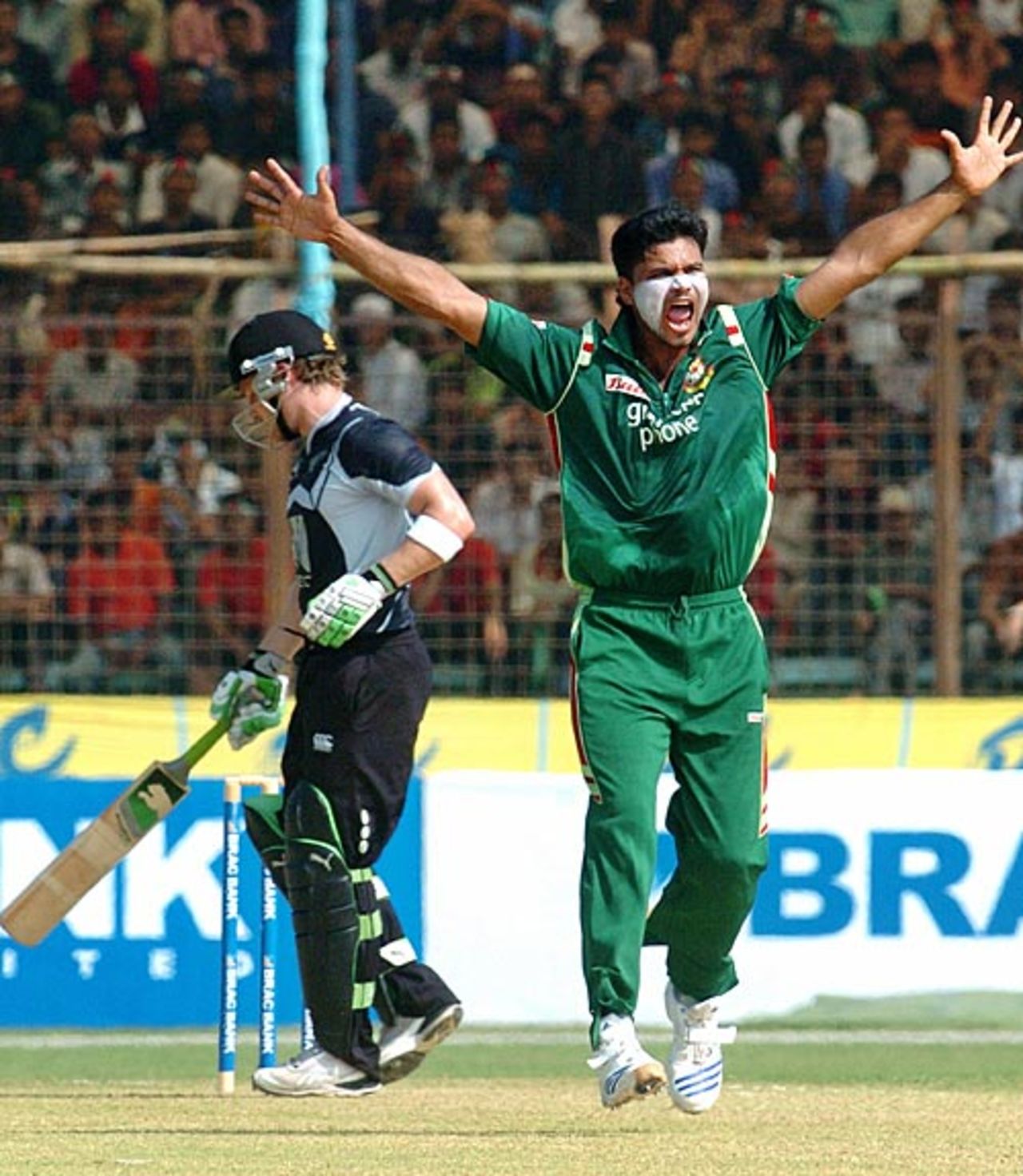 Mashrafe Mortaza appeals successfully for an lbw against Brendon McCullum, Bangladesh v New Zealand, 3rd ODI, Chittagong, October 14, 2008